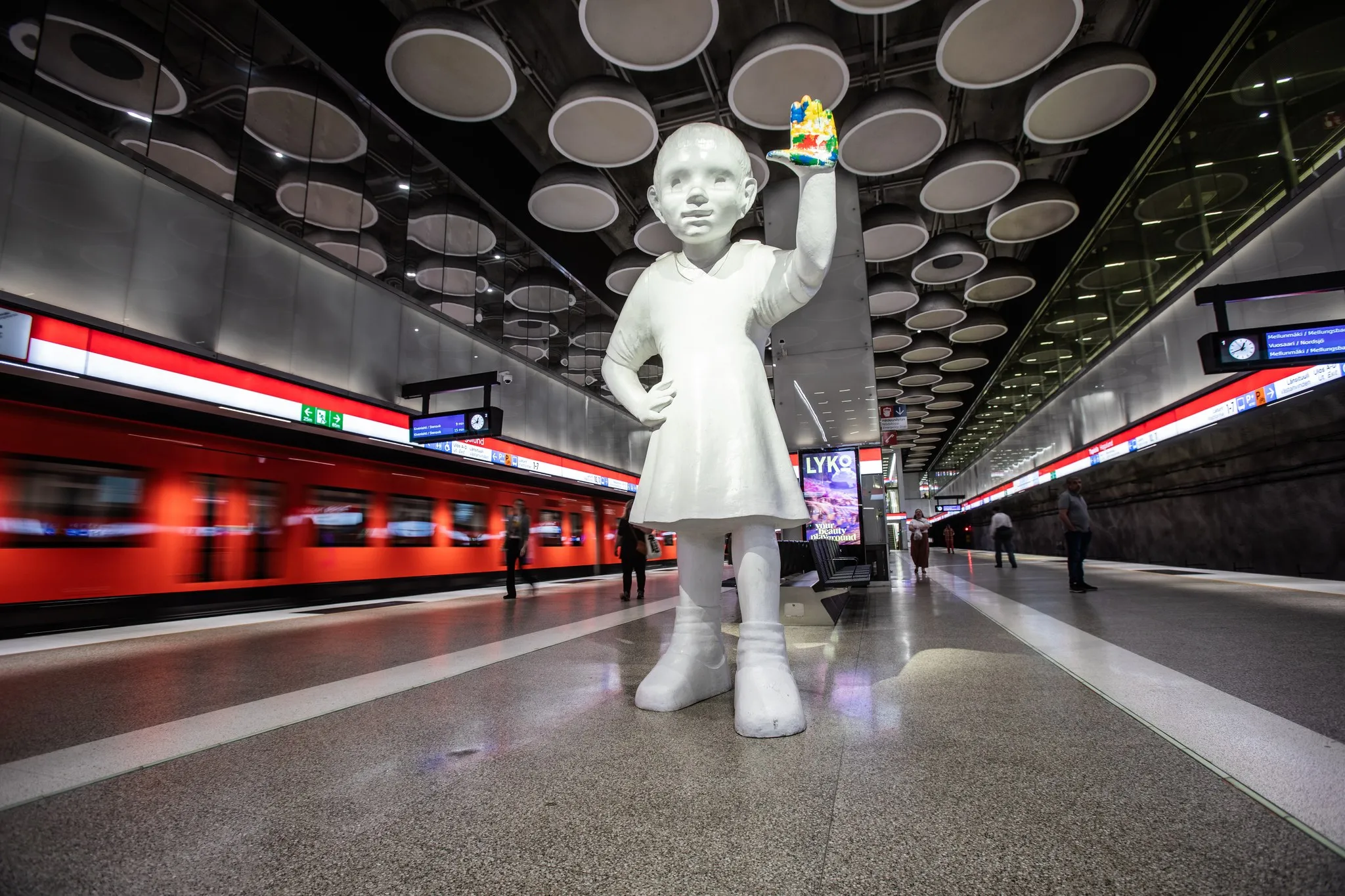 Taide muuttaa Espoon metroasemat merkityksellisiksi paikoiksi — "Ilman kulttuuria ei olisi mitään"